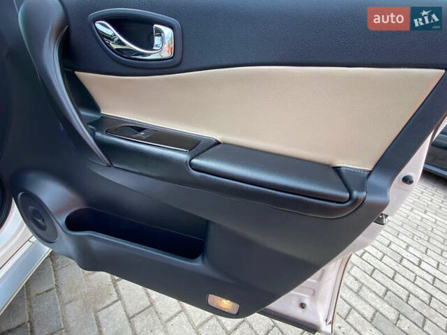 Белый Рено Колеос, объемом двигателя 2 л и пробегом 267 тыс. км за 9500 $, фото 24 на Automoto.ua