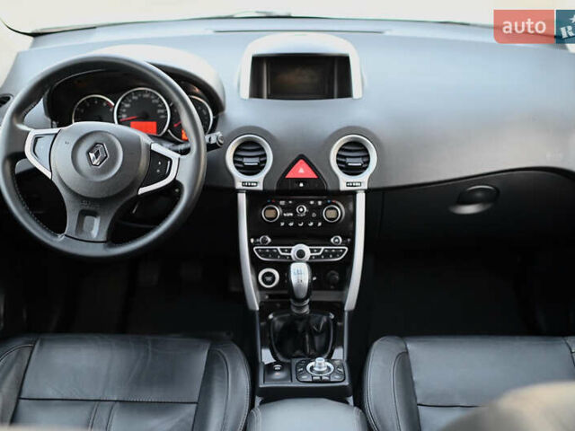 Белый Рено Колеос, объемом двигателя 2 л и пробегом 202 тыс. км за 10300 $, фото 32 на Automoto.ua