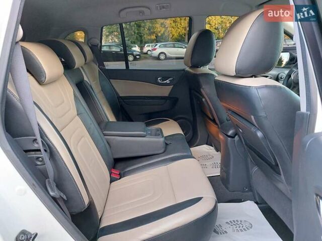 Белый Рено Колеос, объемом двигателя 2 л и пробегом 230 тыс. км за 9600 $, фото 12 на Automoto.ua