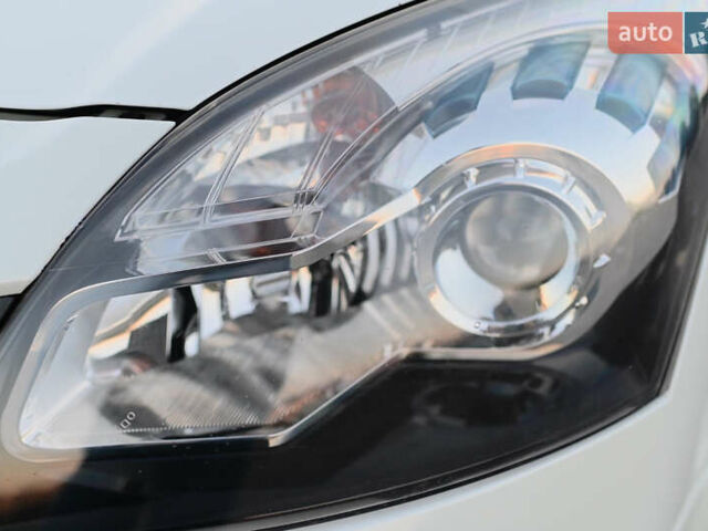 Белый Рено Колеос, объемом двигателя 2 л и пробегом 202 тыс. км за 10300 $, фото 24 на Automoto.ua