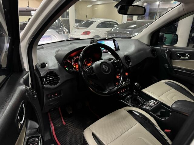 Белый Рено Колеос, объемом двигателя 2 л и пробегом 242 тыс. км за 8700 $, фото 9 на Automoto.ua