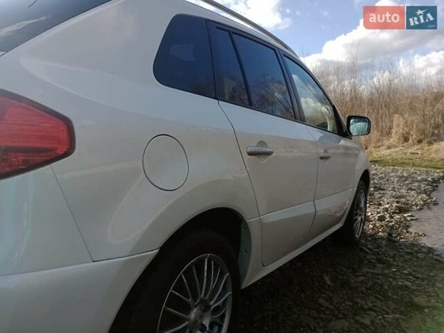 Білий Рено Колеос, об'ємом двигуна 2 л та пробігом 298 тис. км за 8200 $, фото 1 на Automoto.ua
