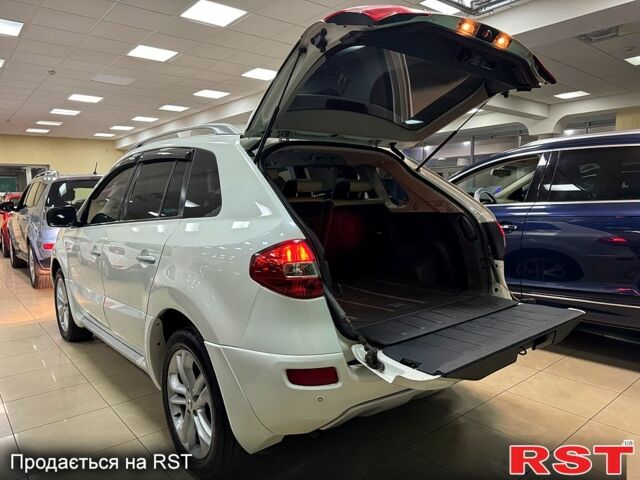 Белый Рено Колеос, объемом двигателя 2 л и пробегом 242 тыс. км за 8700 $, фото 3 на Automoto.ua