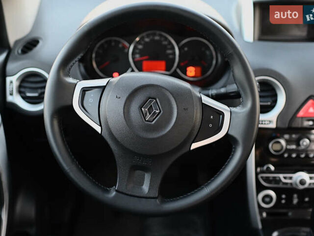 Белый Рено Колеос, объемом двигателя 2 л и пробегом 202 тыс. км за 10300 $, фото 59 на Automoto.ua