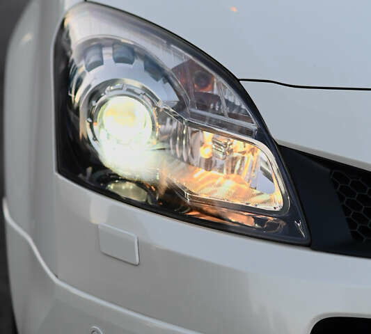 Белый Рено Колеос, объемом двигателя 2 л и пробегом 202 тыс. км за 10300 $, фото 15 на Automoto.ua