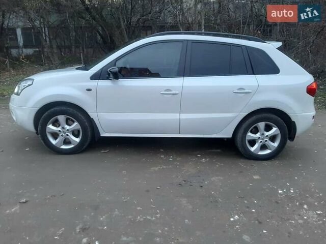 Белый Рено Колеос, объемом двигателя 2 л и пробегом 205 тыс. км за 10800 $, фото 3 на Automoto.ua