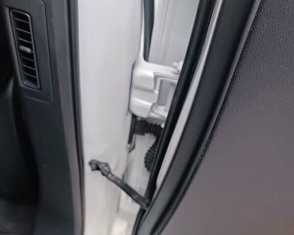 Белый Рено Колеос, объемом двигателя 2 л и пробегом 215 тыс. км за 10650 $, фото 33 на Automoto.ua