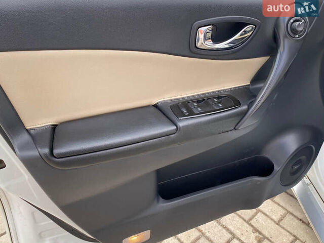 Белый Рено Колеос, объемом двигателя 2 л и пробегом 267 тыс. км за 9500 $, фото 21 на Automoto.ua