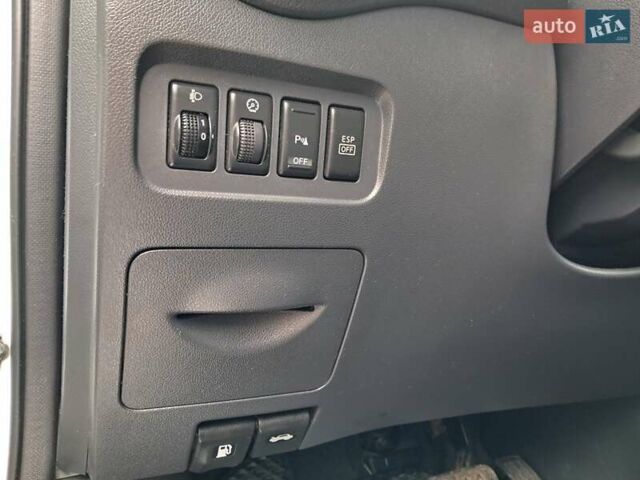 Белый Рено Колеос, объемом двигателя 2 л и пробегом 250 тыс. км за 9300 $, фото 15 на Automoto.ua