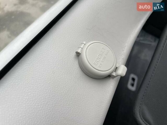 Білий Рено Колеос, об'ємом двигуна 2 л та пробігом 249 тис. км за 10200 $, фото 31 на Automoto.ua