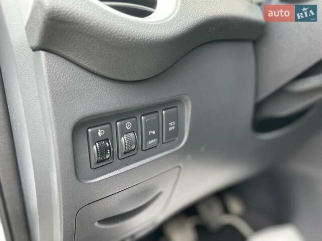 Білий Рено Колеос, об'ємом двигуна 2 л та пробігом 249 тис. км за 10200 $, фото 9 на Automoto.ua