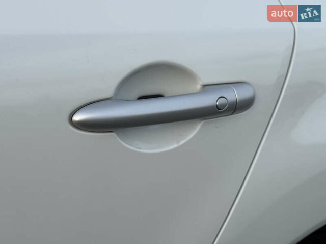 Белый Рено Колеос, объемом двигателя 2 л и пробегом 226 тыс. км за 12500 $, фото 24 на Automoto.ua