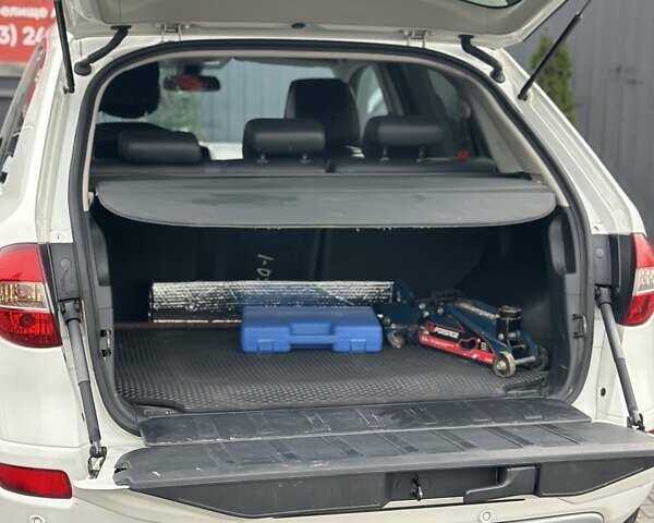 Білий Рено Колеос, об'ємом двигуна 2 л та пробігом 250 тис. км за 9800 $, фото 7 на Automoto.ua