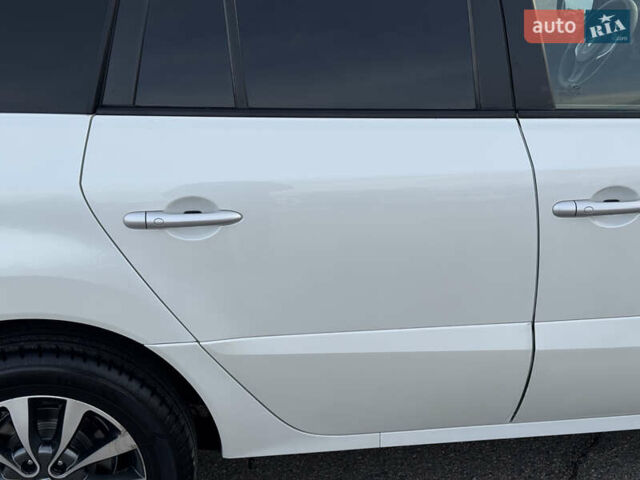 Белый Рено Колеос, объемом двигателя 2 л и пробегом 226 тыс. км за 12500 $, фото 13 на Automoto.ua