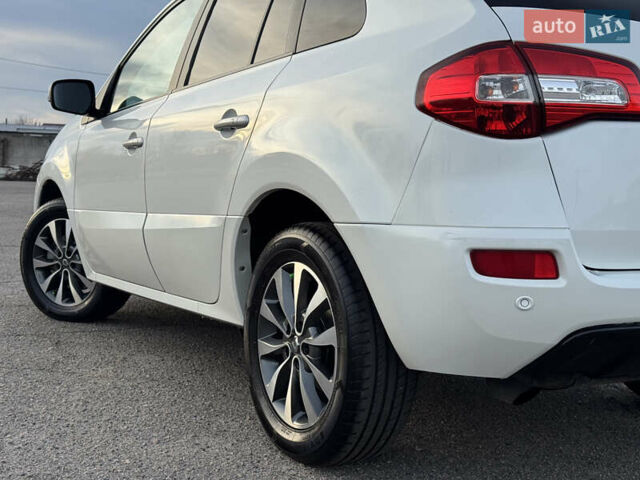 Белый Рено Колеос, объемом двигателя 2 л и пробегом 226 тыс. км за 12500 $, фото 8 на Automoto.ua