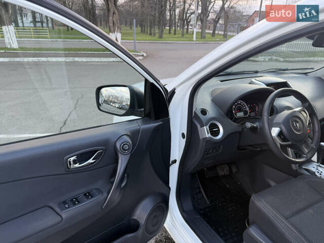 Белый Рено Колеос, объемом двигателя 2 л и пробегом 260 тыс. км за 9900 $, фото 14 на Automoto.ua