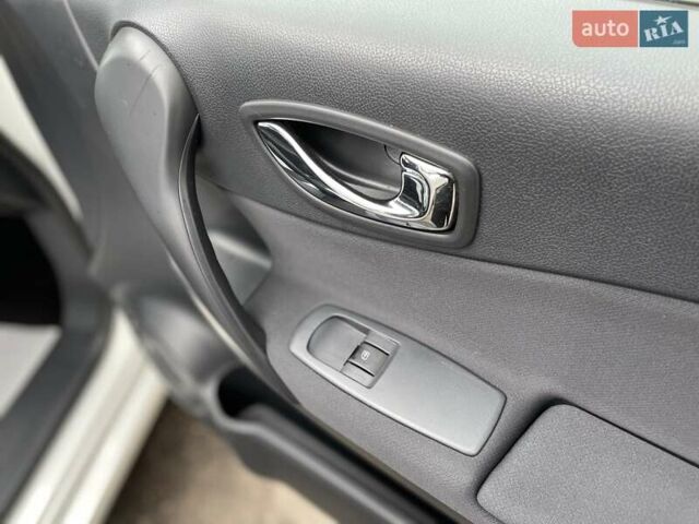 Білий Рено Колеос, об'ємом двигуна 2 л та пробігом 249 тис. км за 10200 $, фото 36 на Automoto.ua