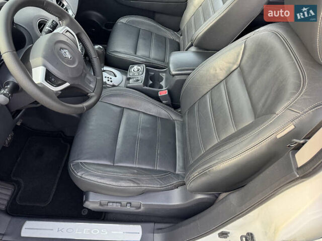 Белый Рено Колеос, объемом двигателя 2 л и пробегом 226 тыс. км за 12500 $, фото 40 на Automoto.ua