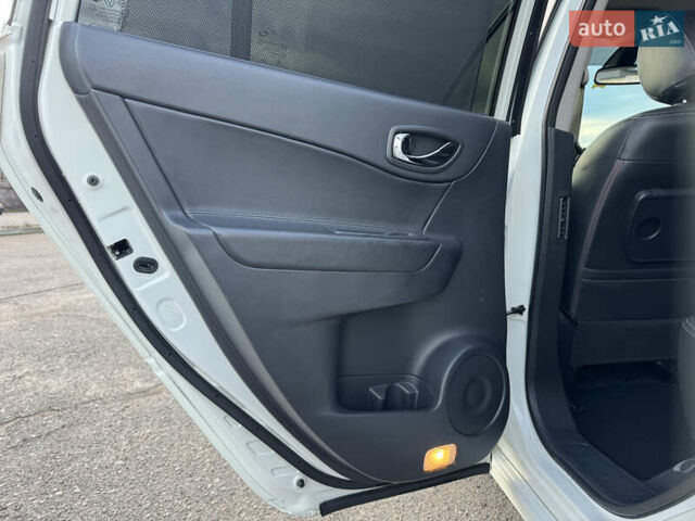 Белый Рено Колеос, объемом двигателя 2 л и пробегом 226 тыс. км за 12500 $, фото 51 на Automoto.ua