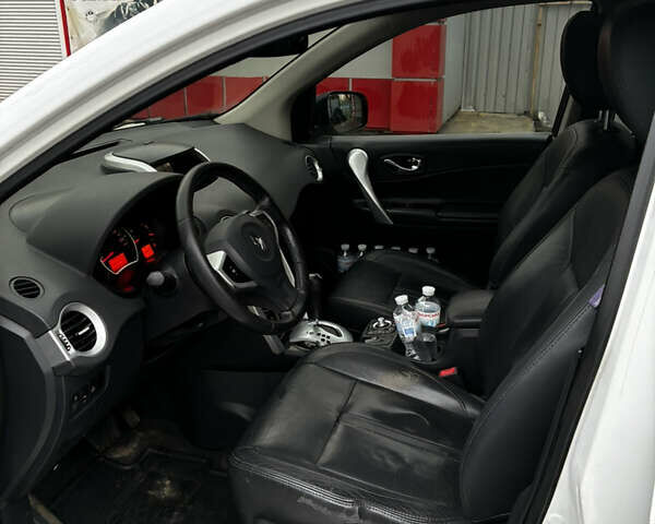 Рено Колеос 2011 в Киеве на Automoto.ua Белый Рено Колеос, объемом двигателя 2 л и пробегом 221 тыс. км за 8200 $, фото 21 на Automoto.ua