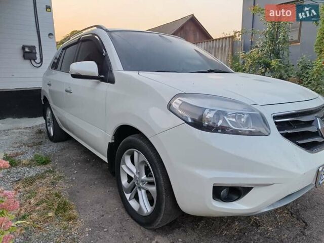 Белый Рено Колеос, объемом двигателя 2 л и пробегом 220 тыс. км за 10900 $, фото 5 на Automoto.ua