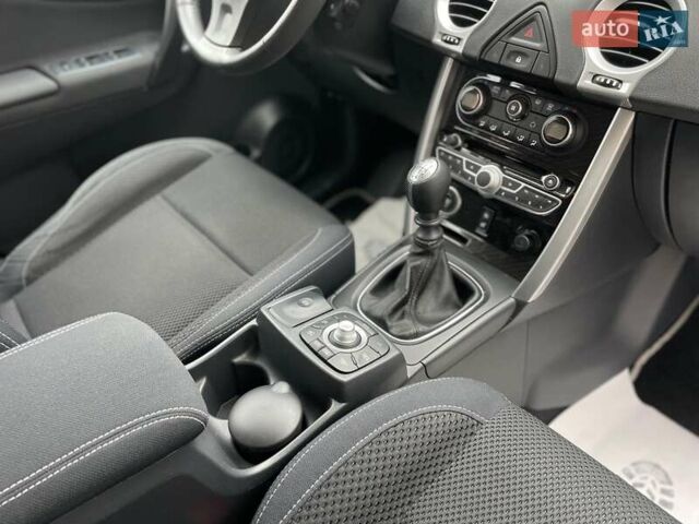 Білий Рено Колеос, об'ємом двигуна 2 л та пробігом 249 тис. км за 10200 $, фото 42 на Automoto.ua