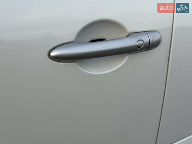 Белый Рено Колеос, объемом двигателя 2 л и пробегом 226 тыс. км за 12500 $, фото 23 на Automoto.ua