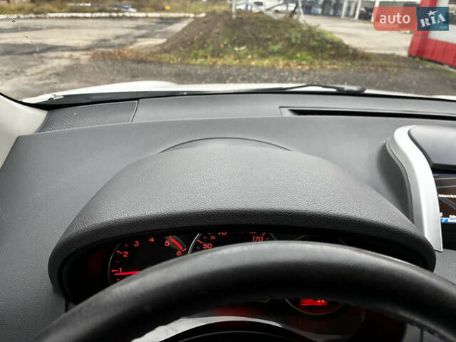 Рено Колеос 2011 в Киеве на Automoto.ua Белый Рено Колеос, объемом двигателя 2 л и пробегом 221 тыс. км за 8200 $, фото 29 на Automoto.ua