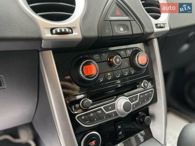 Білий Рено Колеос, об'ємом двигуна 2 л та пробігом 249 тис. км за 10200 $, фото 14 на Automoto.ua