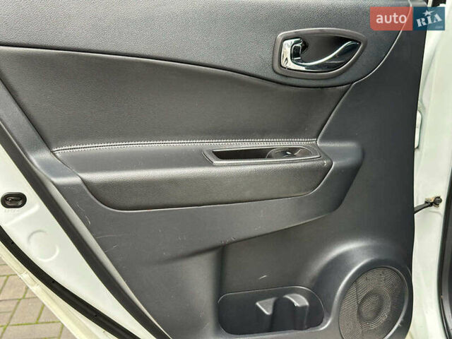 Белый Рено Колеос, объемом двигателя 2 л и пробегом 260 тыс. км за 10290 $, фото 14 на Automoto.ua