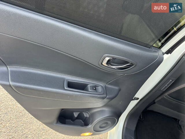 Белый Рено Колеос, объемом двигателя 2 л и пробегом 226 тыс. км за 12500 $, фото 52 на Automoto.ua