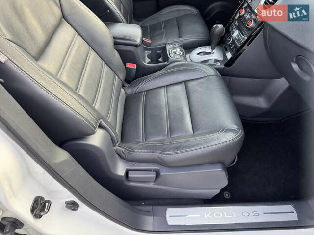 Белый Рено Колеос, объемом двигателя 2 л и пробегом 226 тыс. км за 12500 $, фото 62 на Automoto.ua