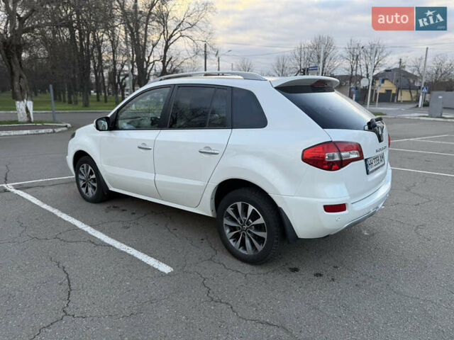 Белый Рено Колеос, объемом двигателя 2 л и пробегом 260 тыс. км за 9900 $, фото 5 на Automoto.ua