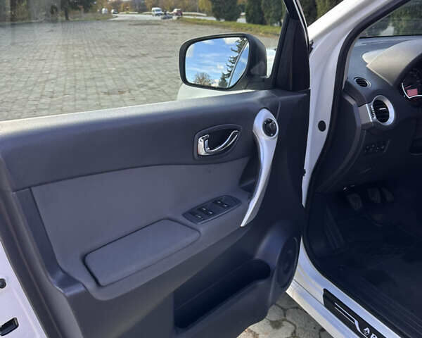 Белый Рено Колеос, объемом двигателя 2 л и пробегом 167 тыс. км за 9700 $, фото 21 на Automoto.ua