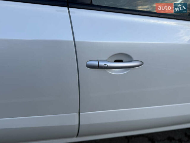 Белый Рено Колеос, объемом двигателя 2 л и пробегом 260 тыс. км за 9900 $, фото 11 на Automoto.ua