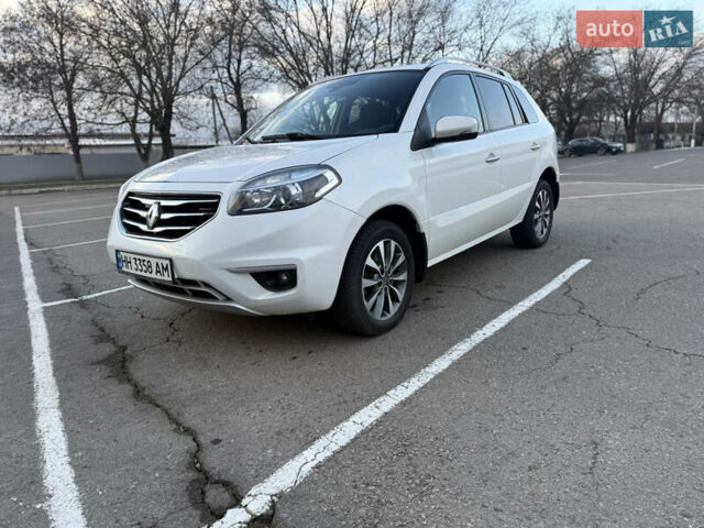 Белый Рено Колеос, объемом двигателя 2 л и пробегом 260 тыс. км за 9900 $, фото 4 на Automoto.ua