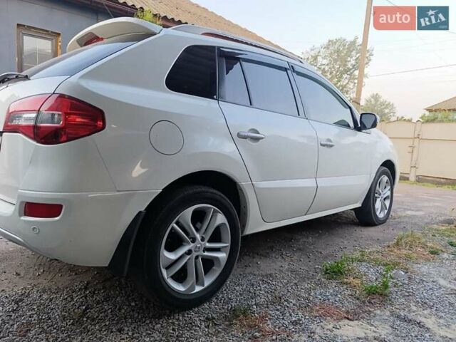 Белый Рено Колеос, объемом двигателя 2 л и пробегом 220 тыс. км за 10900 $, фото 3 на Automoto.ua
