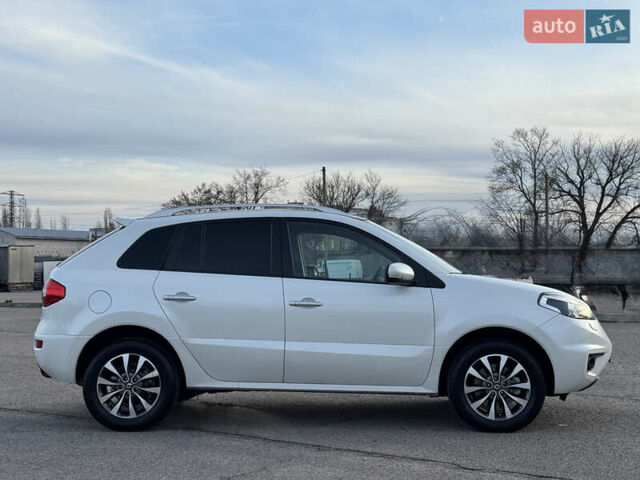 Белый Рено Колеос, объемом двигателя 2 л и пробегом 226 тыс. км за 12500 $, фото 16 на Automoto.ua