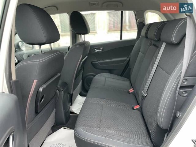 Білий Рено Колеос, об'ємом двигуна 2 л та пробігом 249 тис. км за 10200 $, фото 27 на Automoto.ua