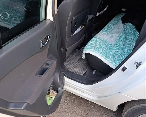 Белый Рено Колеос, объемом двигателя 2 л и пробегом 220 тыс. км за 10900 $, фото 6 на Automoto.ua