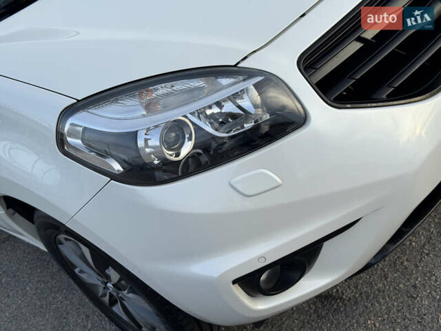 Белый Рено Колеос, объемом двигателя 2 л и пробегом 226 тыс. км за 12500 $, фото 19 на Automoto.ua