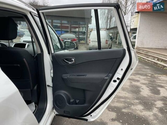 Білий Рено Колеос, об'ємом двигуна 2 л та пробігом 249 тис. км за 10200 $, фото 32 на Automoto.ua