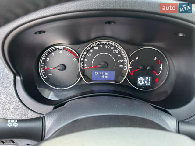 Белый Рено Колеос, объемом двигателя 2 л и пробегом 226 тыс. км за 12500 $, фото 31 на Automoto.ua