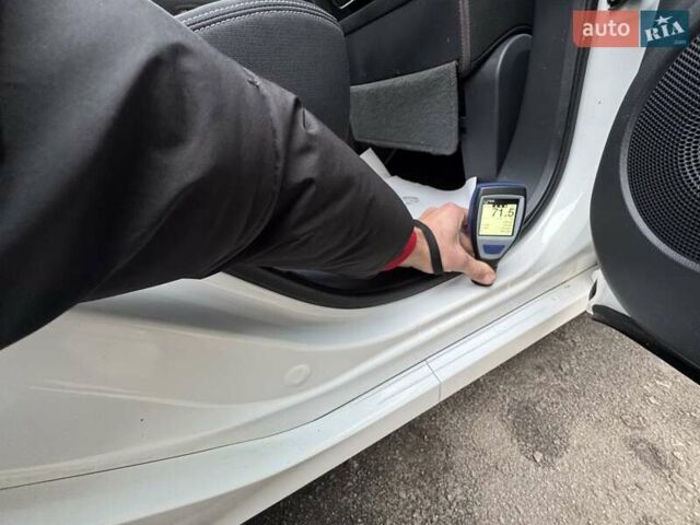 Білий Рено Колеос, об'ємом двигуна 2 л та пробігом 249 тис. км за 10200 $, фото 82 на Automoto.ua