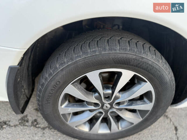 Белый Рено Колеос, объемом двигателя 2 л и пробегом 260 тыс. км за 9900 $, фото 10 на Automoto.ua