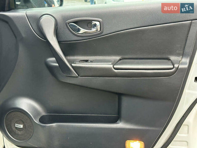 Белый Рено Колеос, объемом двигателя 2 л и пробегом 260 тыс. км за 10290 $, фото 21 на Automoto.ua