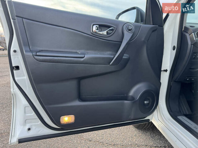 Белый Рено Колеос, объемом двигателя 2 л и пробегом 226 тыс. км за 12500 $, фото 43 на Automoto.ua