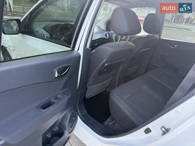 Белый Рено Колеос, объемом двигателя 2 л и пробегом 260 тыс. км за 9900 $, фото 15 на Automoto.ua