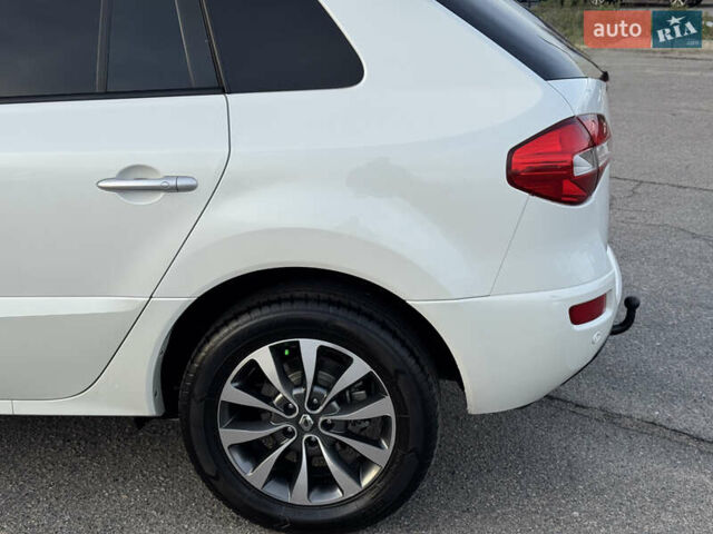 Белый Рено Колеос, объемом двигателя 2 л и пробегом 226 тыс. км за 12500 $, фото 6 на Automoto.ua