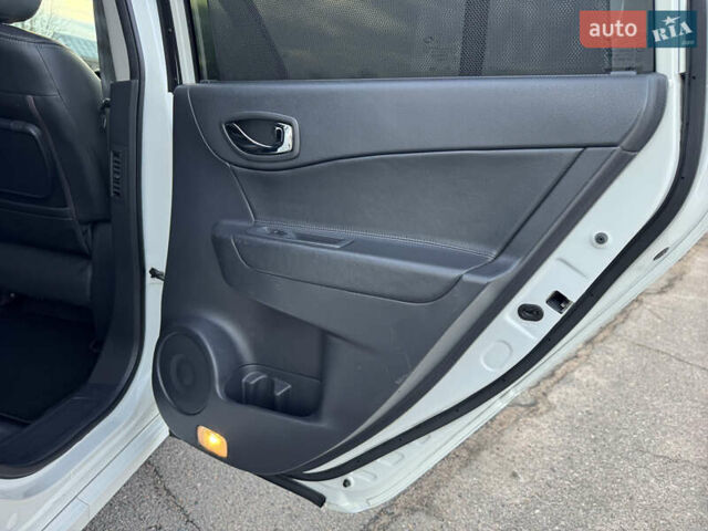 Белый Рено Колеос, объемом двигателя 2 л и пробегом 226 тыс. км за 12500 $, фото 59 на Automoto.ua